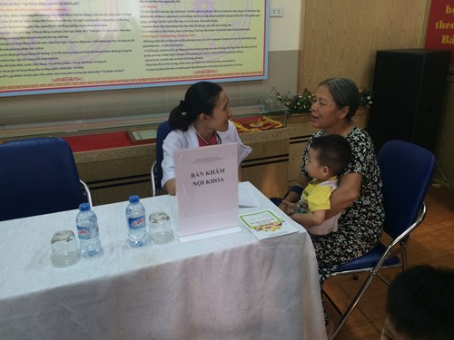 Trường mầm non Đô Thị Việt Hưng tổ chức khám sức khỏe  và tư vấn dinh dưỡng – tâm lý 